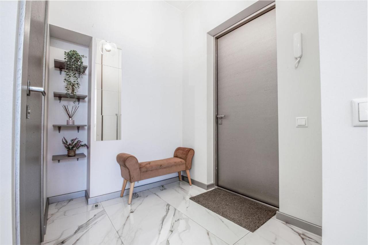 Design Apartment Loft Majori With Large Terrace ยูร์มาลา ภายนอก รูปภาพ